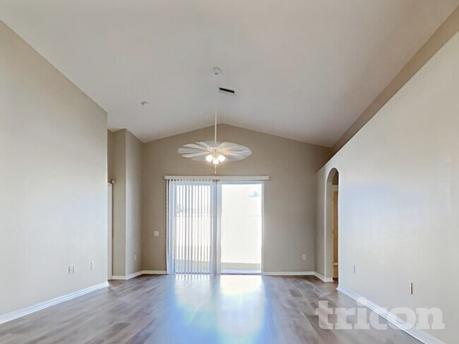 Building Photo - 10041 Creek Bluff Dr