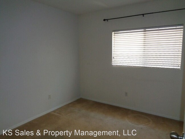 Building Photo - 3 br, 2 bath House - 631 E. Banelli Pl.
