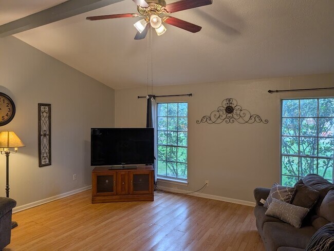 Foto del edificio - 9830 Thistle Trail Dr