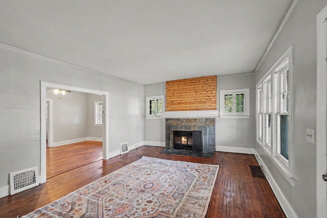 Building Photo - Charming 3 Bed, 1 Bath Rental in Downtown Bay City - $1250/month