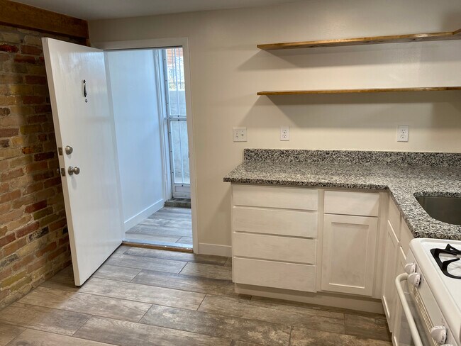 Kitchen - 528 E Elm Ave
