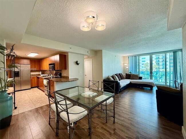 Building Photo - 7501 E Treasure Dr