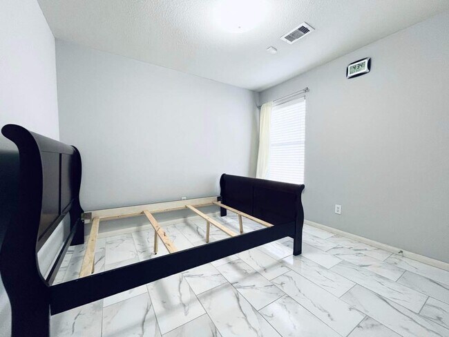 Foto del edificio - 7215 Sunrise Hill Ln