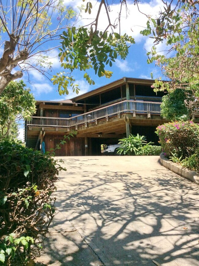 Foto del edificio - Very private, gated, mostly furnished Maui...