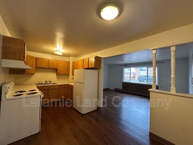 Foto del edificio - 1609 E Baker St