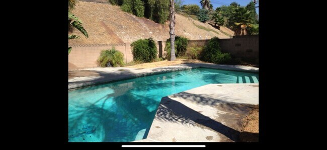 Foto del edificio - 8743 Topanga Canyon Blvd