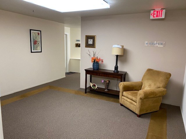 Foto del edificio - Pacific Oaks Senior Apartments