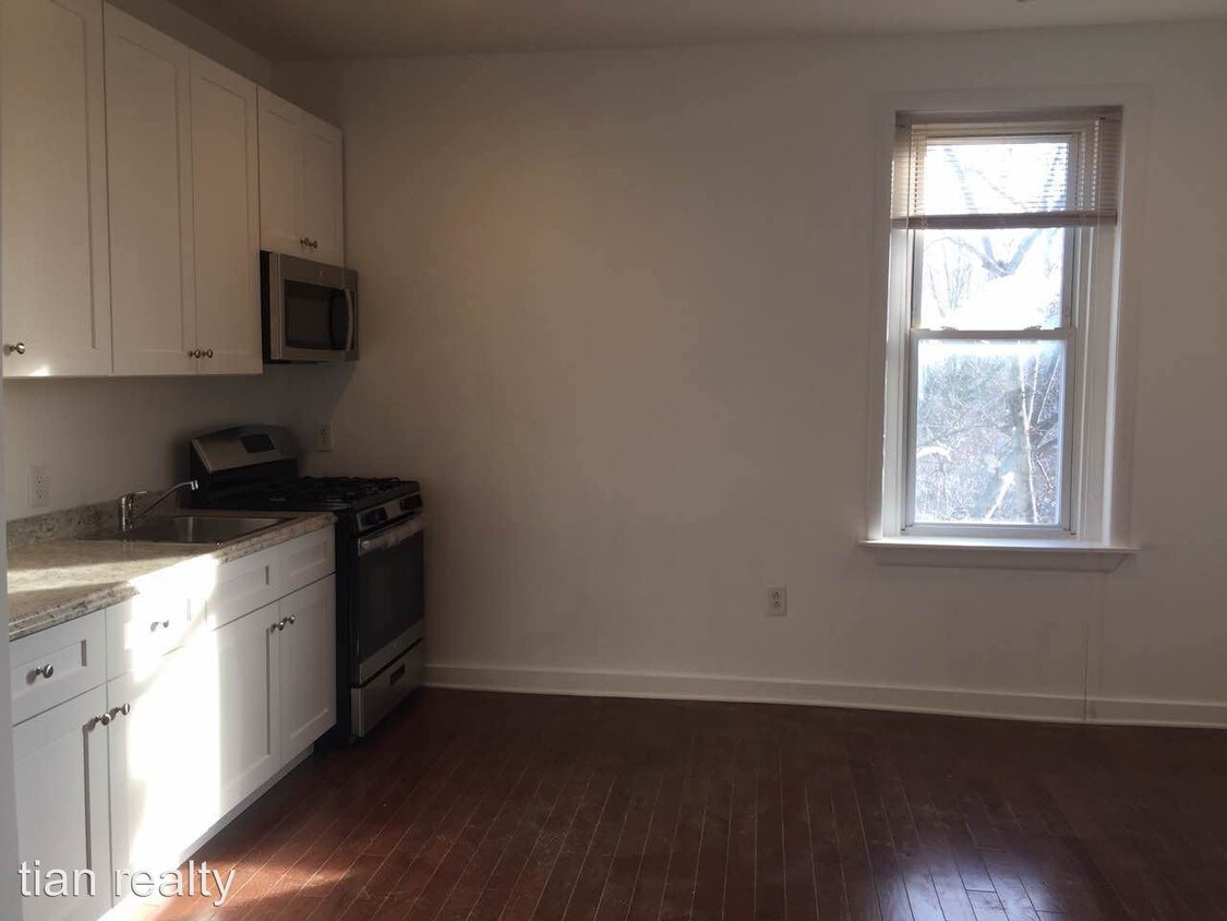 Primary Photo - 401 N 41st St