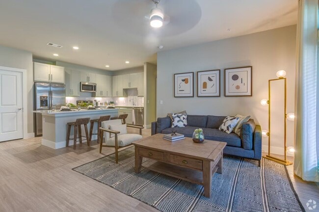 Building Photo - Spacious Apt 2/2 with Pool & Pets!