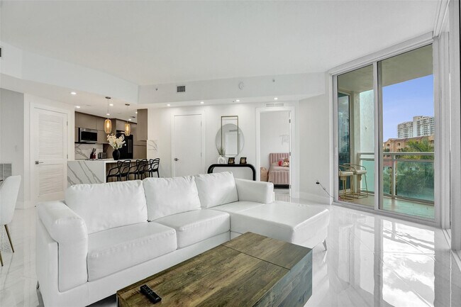 Foto del edificio - 3000 NE 188th St