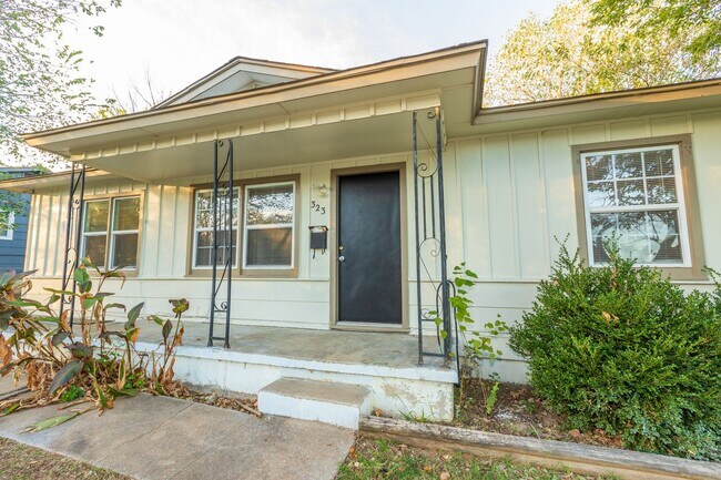 Foto del edificio - Coming Soon! Beautiful 3 Bedroom, 1 Bath H...