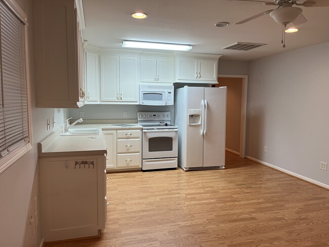 Kitchen/DR - 1st fl - 8008 Appaloosa Ln