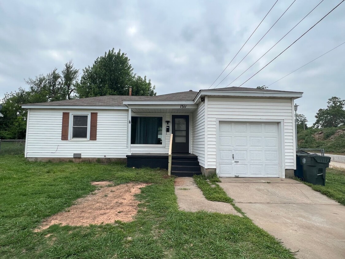 Primary Photo - 2 bed 1 bath available just in Time for th...