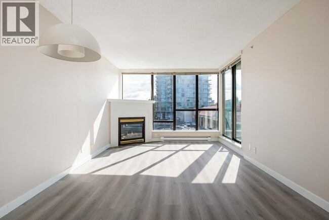 Building Photo - 8180 Granville Ave