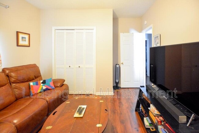 Building Photo - 146 Line St