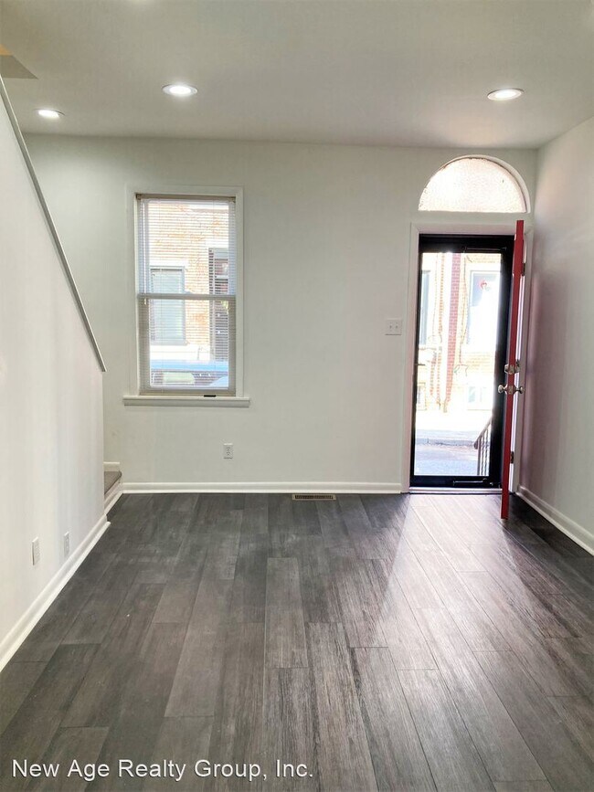 Building Photo - 3 br, 1 bath House - 749 S. Darien Street
