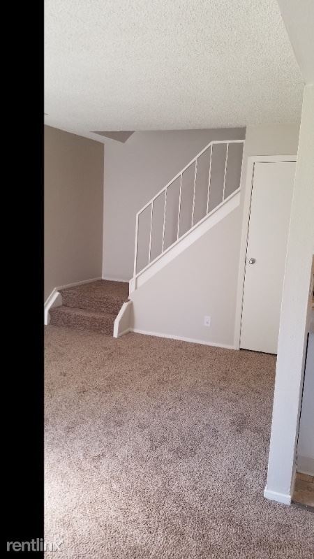 Building Photo - 2 br, 1.5 bath Townhome - 9005 E Lehigh Ave