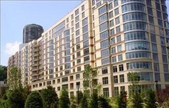 Building Photo - 8100 River Rd