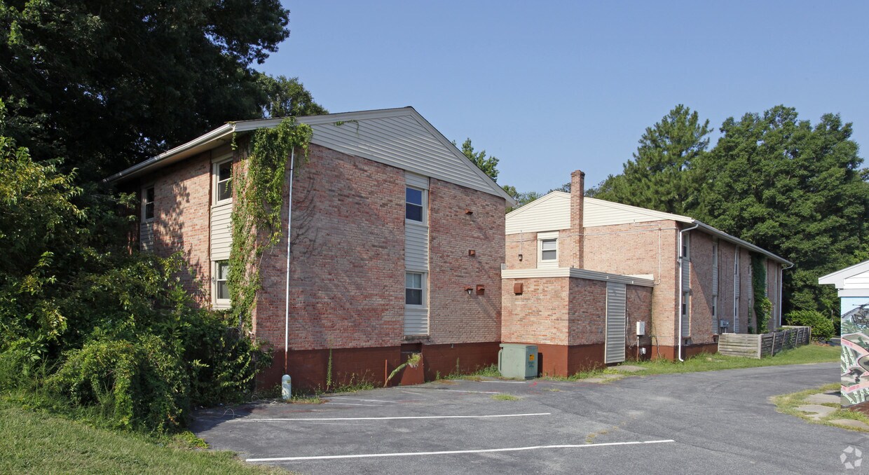 Building Photo - The Townhouses of Eastwood
