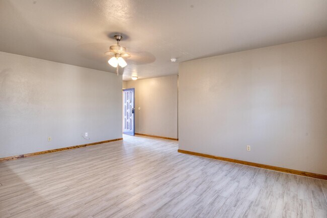 Building Photo - 303 Kimberly Ln