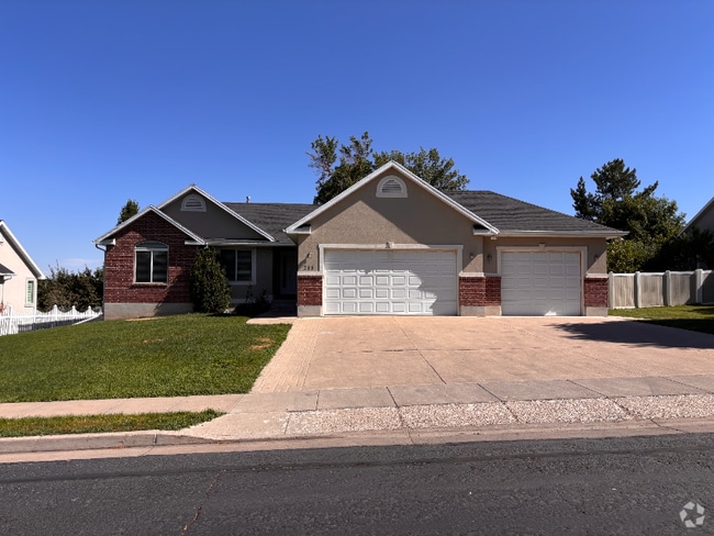 Building Photo - 241 W 225 S