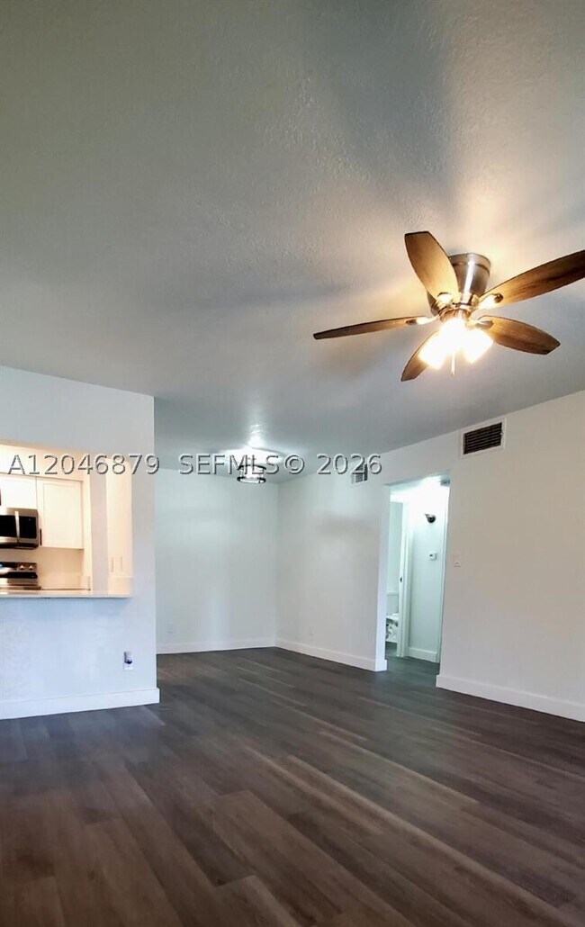 Foto del edificio - 927 Riverside Dr