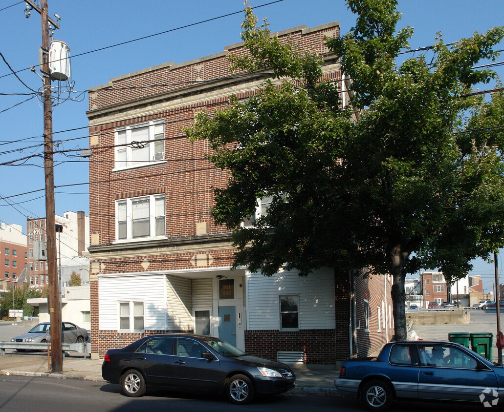 531533 W Walnut St, Allentown, PA 18101 Apartments in Allentown, PA