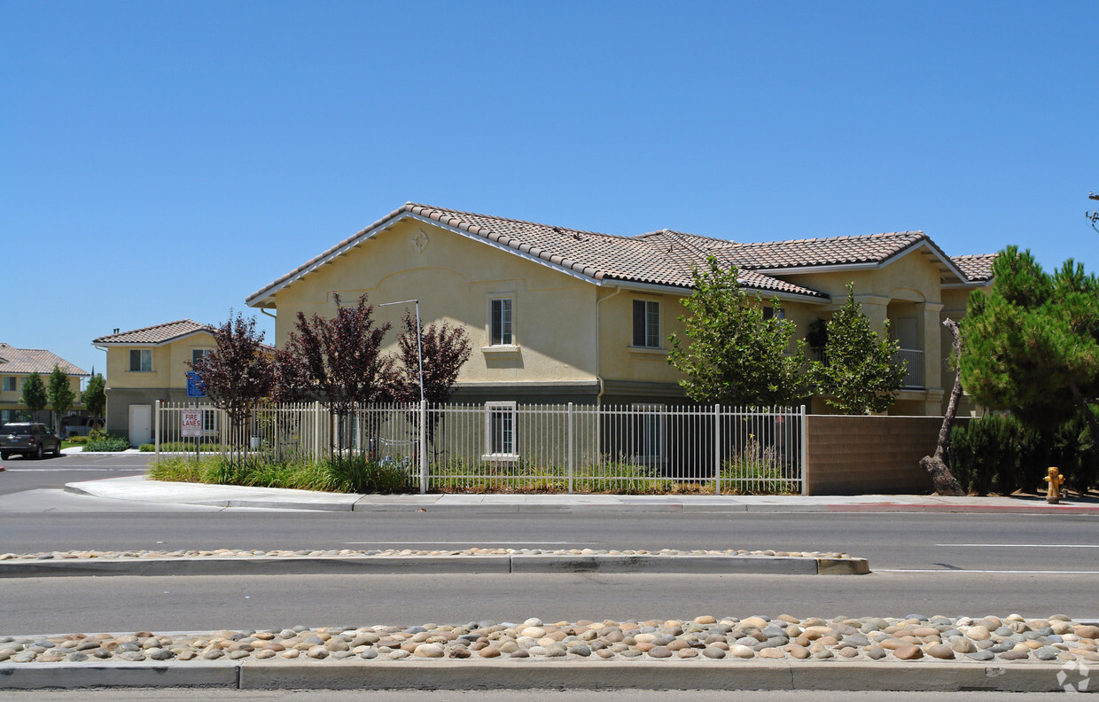 Building Photo - Villa Rose Apartments