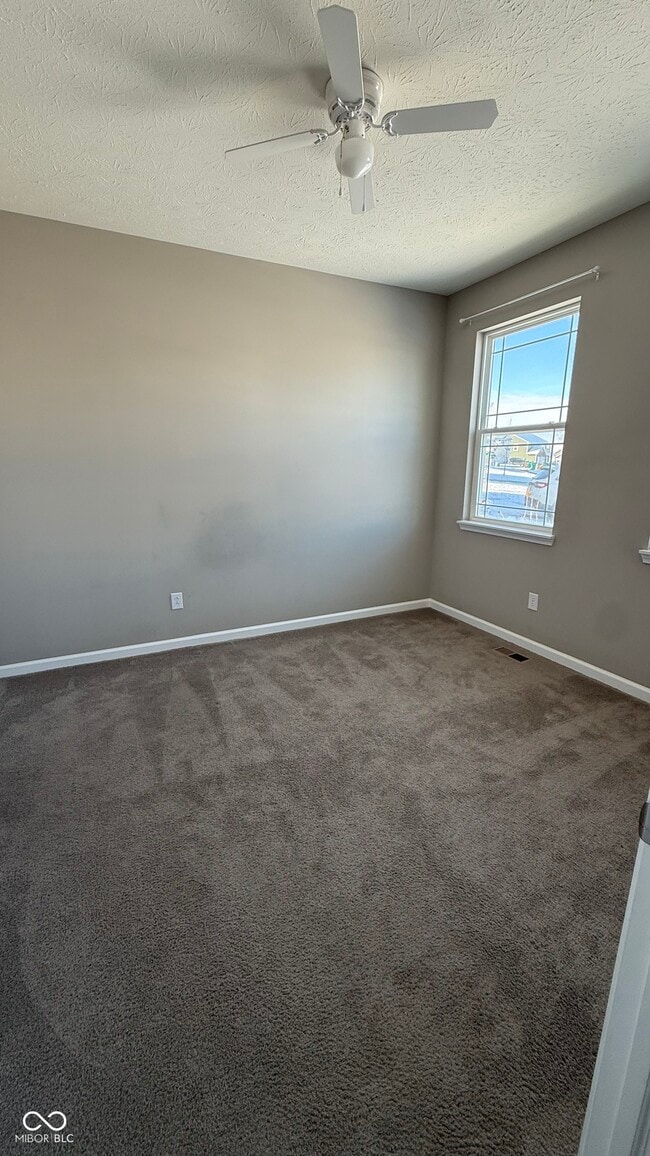 Foto del edificio - 6923 Bryant Pl