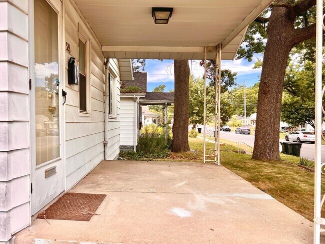 Building Photo - Charming 2-Bedroom Rental in River Park, S...