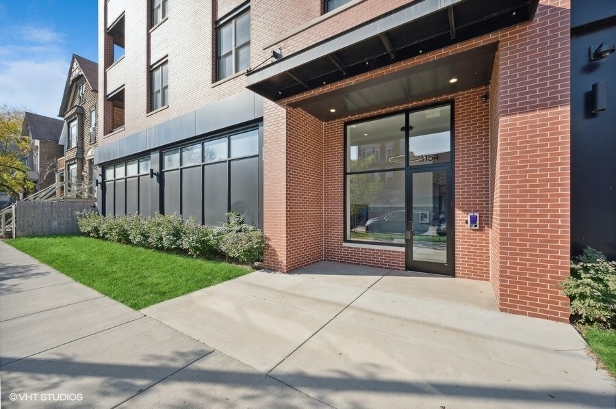Primary Photo - 3150 N Southport Ave