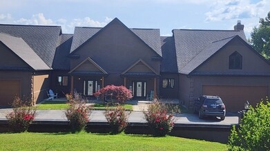 Building Photo - 8400 Silver View Ln
