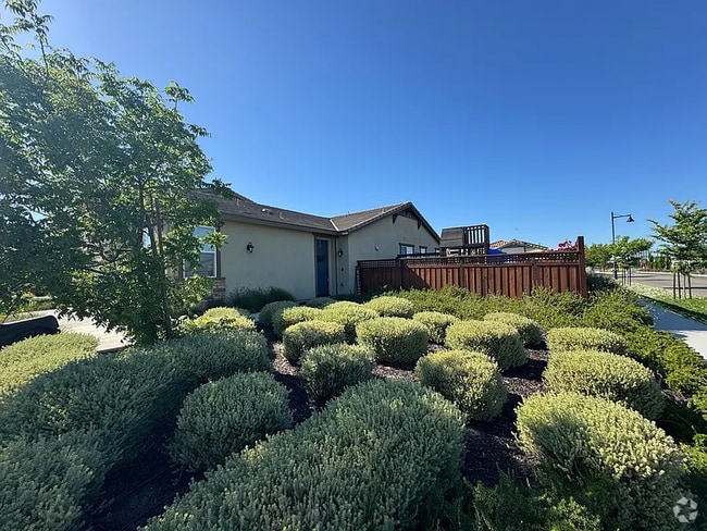 Building Photo - 2329 Middlebury Dr