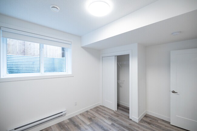 Building Photo - 9402-9150 150 St NW