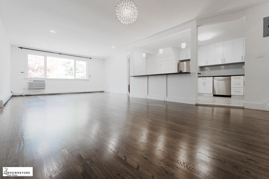 576 Henry St