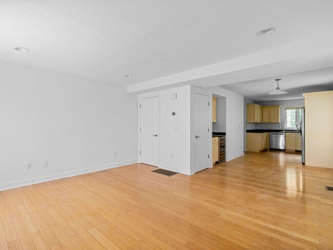 Building Photo - 40 Brattle St