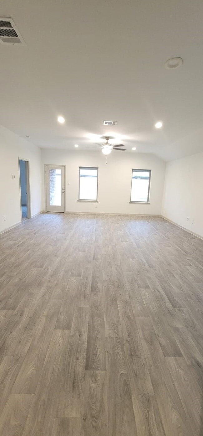Building Photo - 1514 Maple Rdg Dr