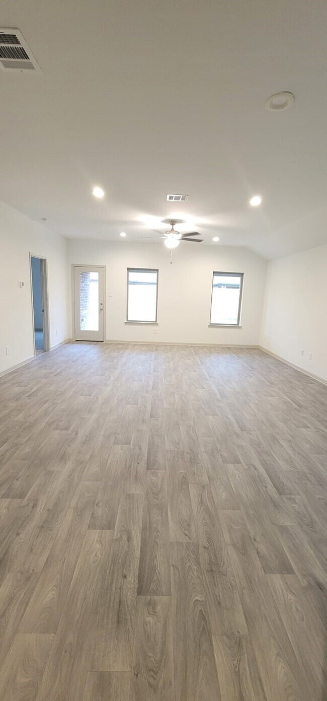 Foto del edificio - 1514 Maple Rdg Dr