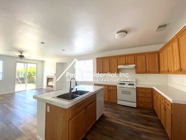 Building Photo - 4 br, 3 bath House - 7964 Golden Ring Wy