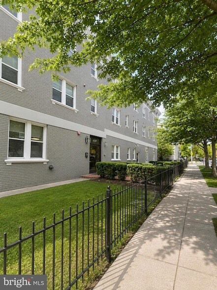 Foto del edificio - 1352 Longfellow St NW
