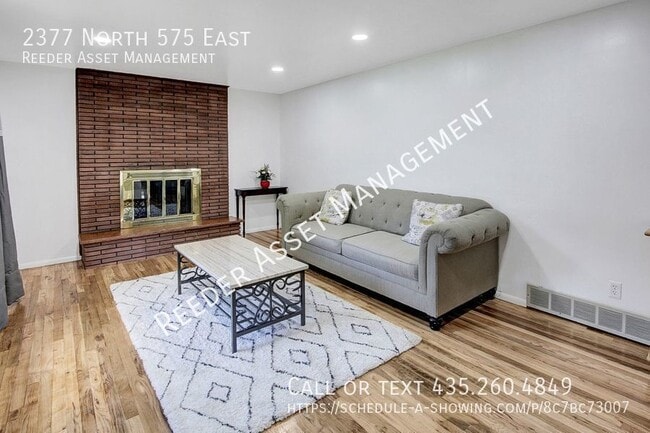 Building Photo - Welcome to this charming 4-bedroom, 2-bath...
