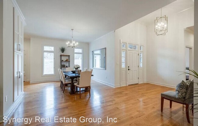 Foto del edificio - 5 br, 4 bath House - 714 Hillwood Blvd