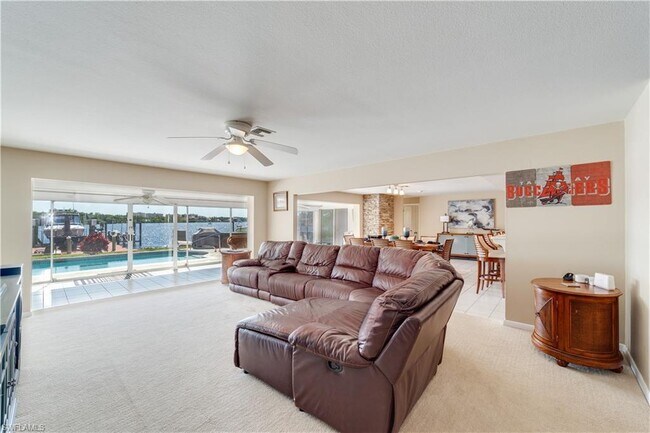 Building Photo - 818 Cal Cove Dr