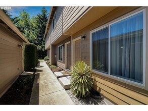 Building Photo - 4000 NE 109th Ave