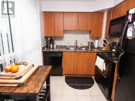 Photo du bâtiment - 235-235 Sherway Gardens Rd
