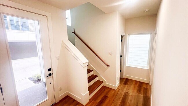 Foto del edificio - 3215 Ennis St