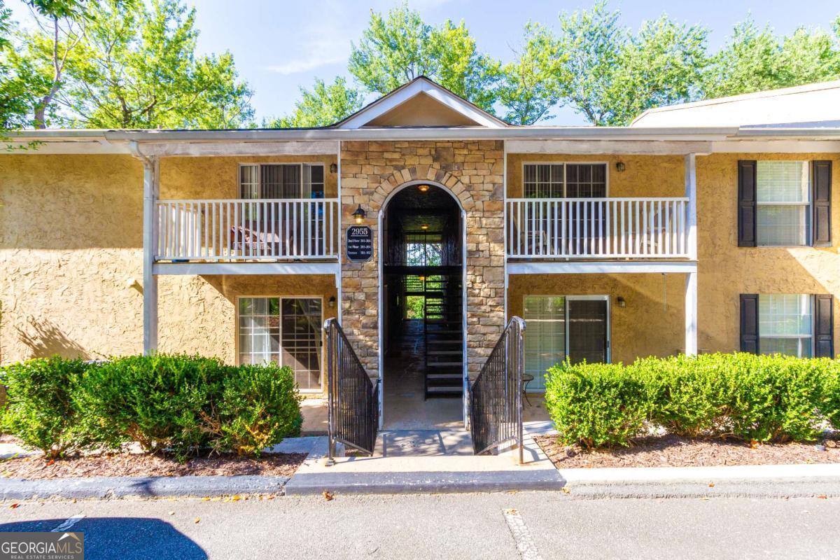 Foto principal - 2955 Seven Pines Ln