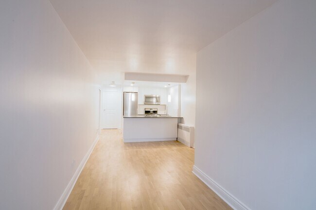 Building Photo - 3460 Rue Durocher