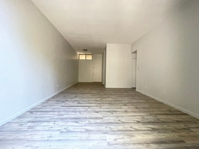 Foto del edificio - 2000 Ivar Ave