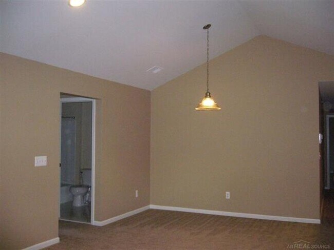 Área de comedor - 55439 Ambassador Ct